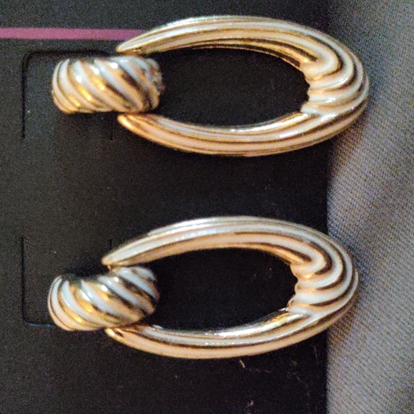 Earrings - Picture 2 of 3